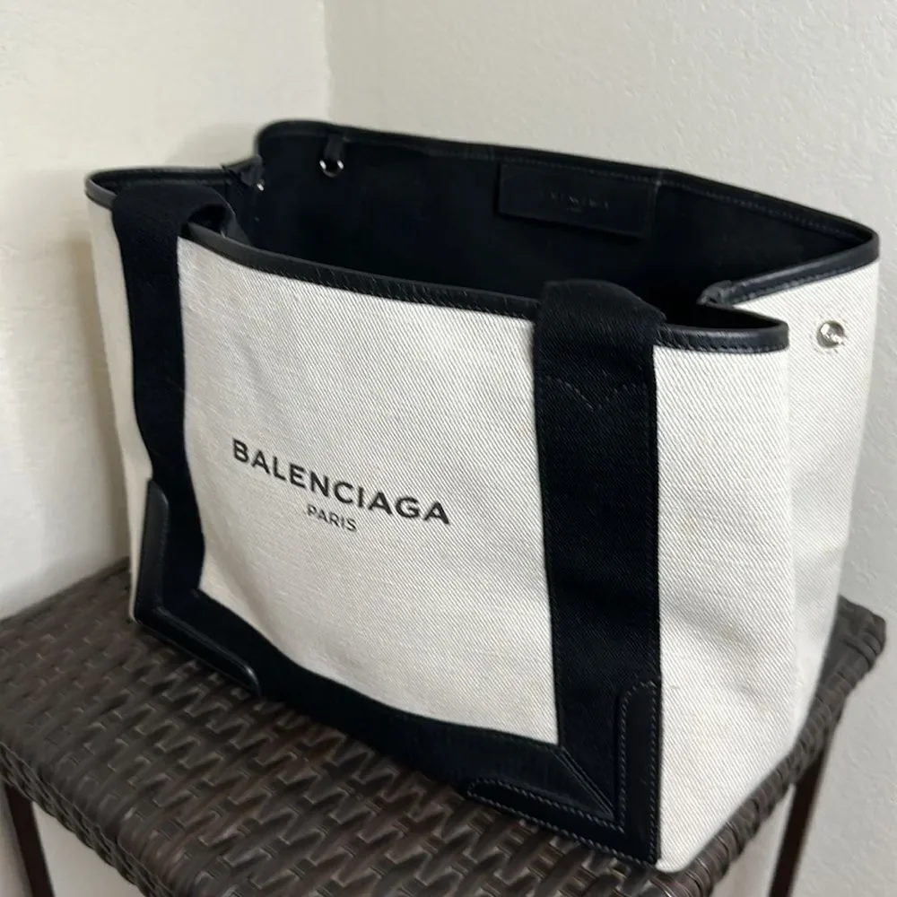 💯Authentic BALENCIAGA Navy Kabas Tote Bag🍀
